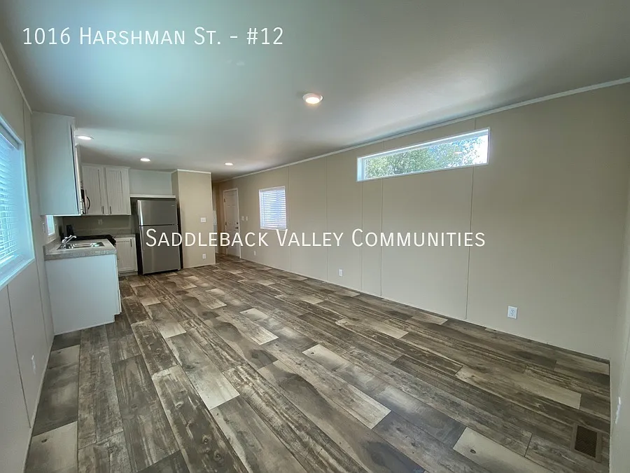 Like NEW - 2 bedroom 2 bath available now! — Photo 2