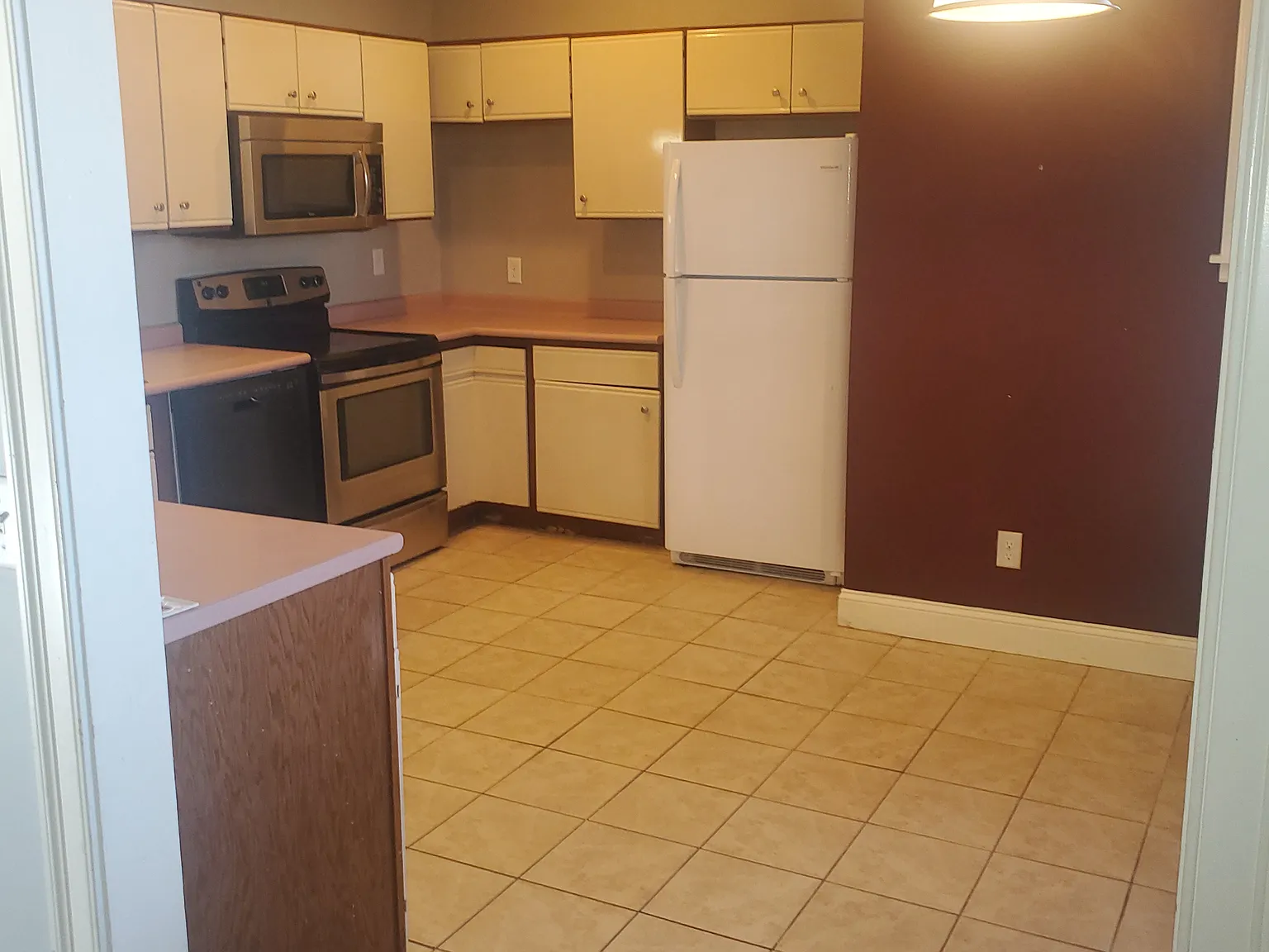 2 bed, 1100 sqft, $1,400 — Photo 3