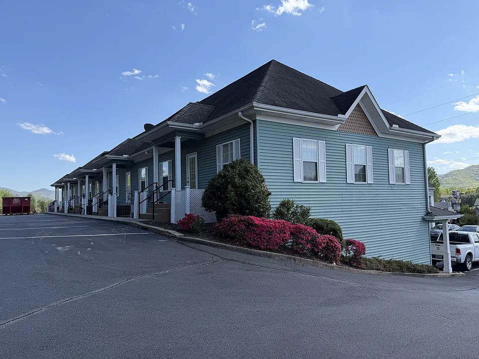 358 S Main St