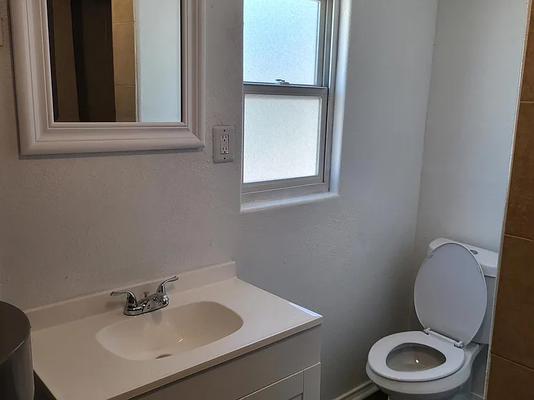 608 Vermont St — Photo 12