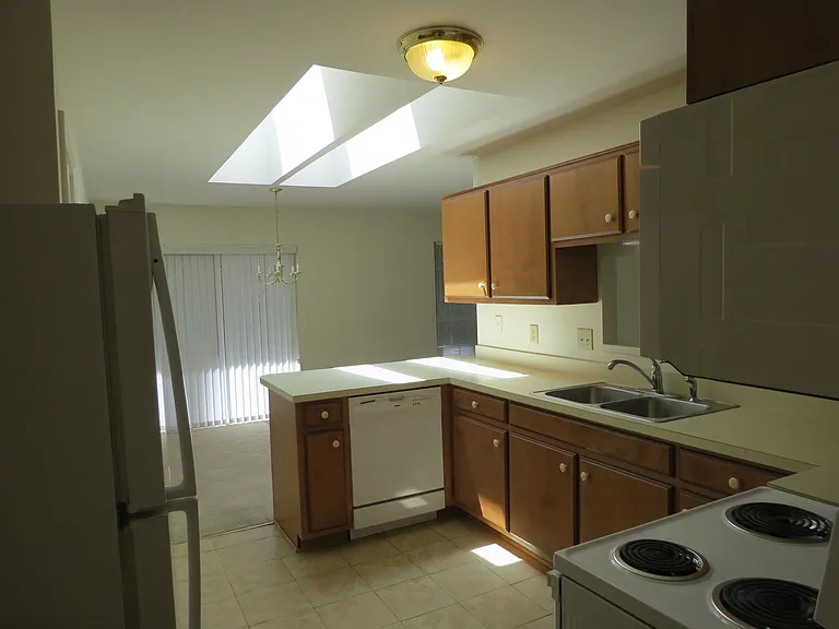 131 King Henry Way — Photo 25