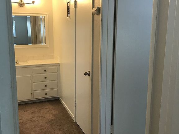 3rd image of 2517 W St APT 09