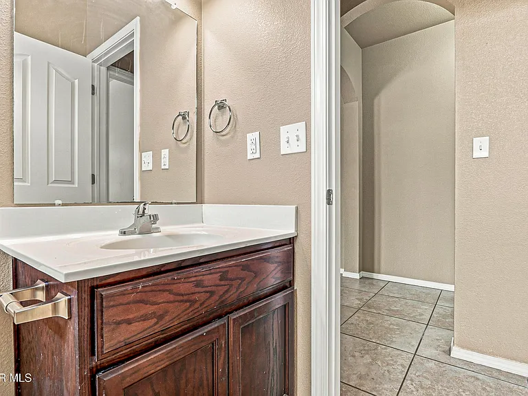 7008 Faxon Dr — Photo 39
