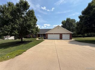 208 Pennant Dr, Washington, MO 63090