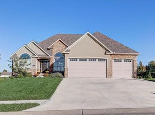 3203 Coveview Ct, Saint Joseph, MO 64506