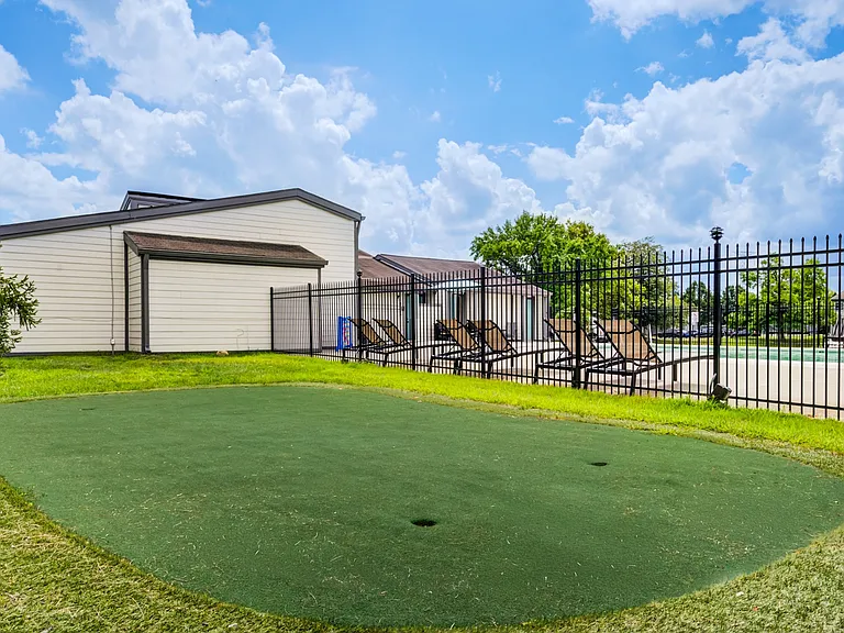 Lakeside Crossing at Eagle Creek Apartments and Townhomes — Photo 23