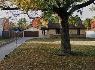 2138 Oakwood Dr, Mounds View, MN 55112