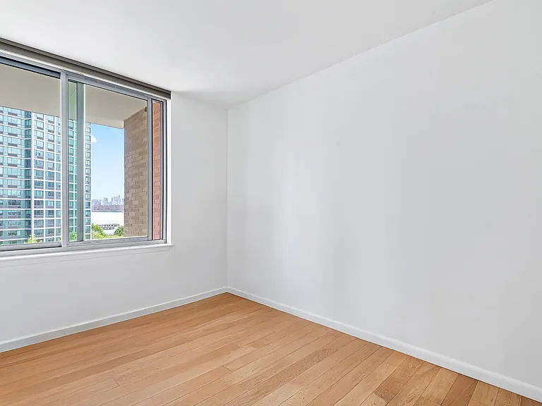 4630 Center Blvd #605 — Photo 6