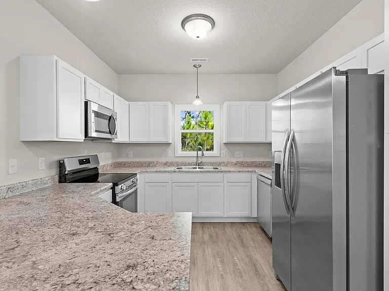 2033 Folkstone Woods Ln — Photo 9