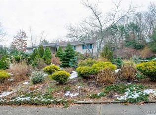 42 Oakside Rd, Smithtown, NY 11787