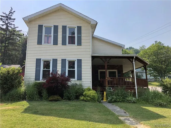 35 Oak St, Warsaw, NY 14569