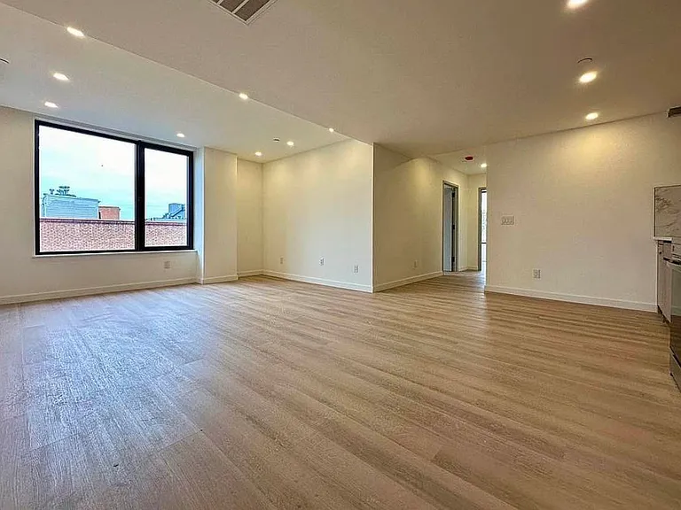 321 Franklin Ave #4D — Photo 3