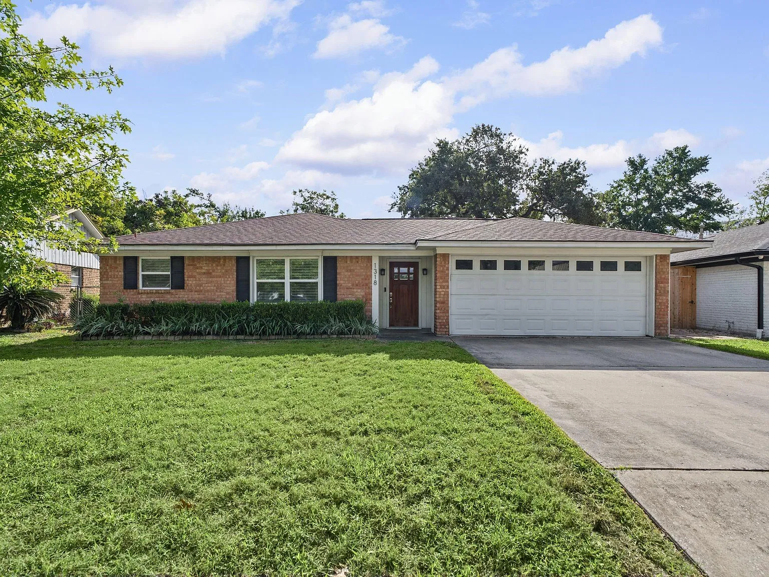 3 bed, 2.0 bath, 1712 sqft, $2,700 — Photo 1