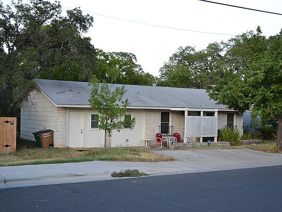 3rd image of 202 Deen Ave