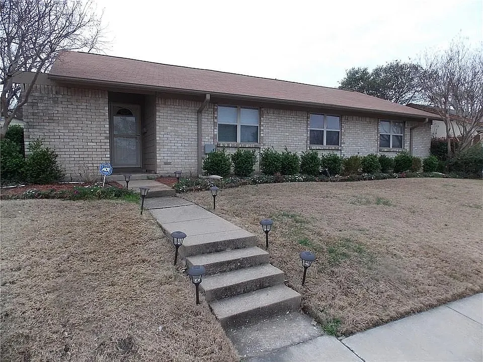 2122 Cedarcrest Dr