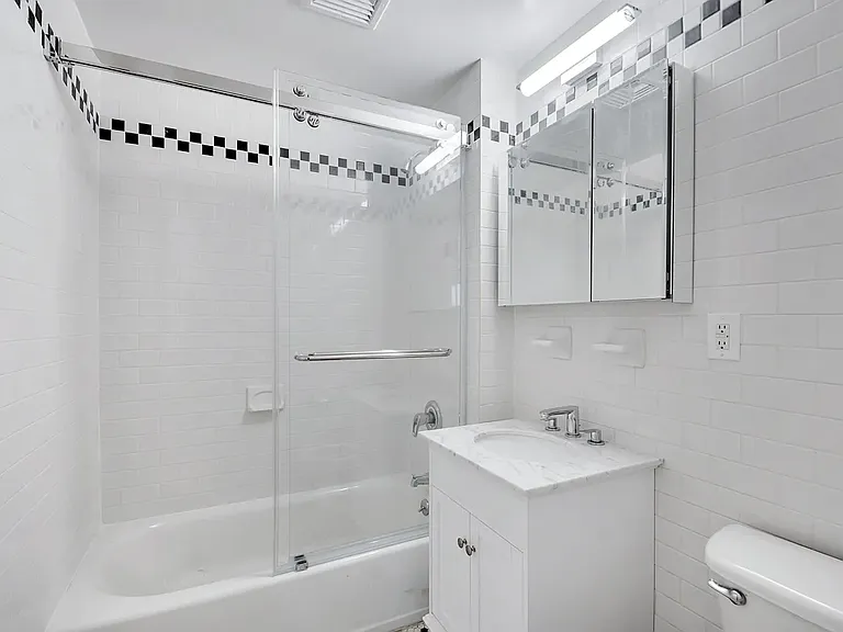 226 E 70th St #1C — Photo 7