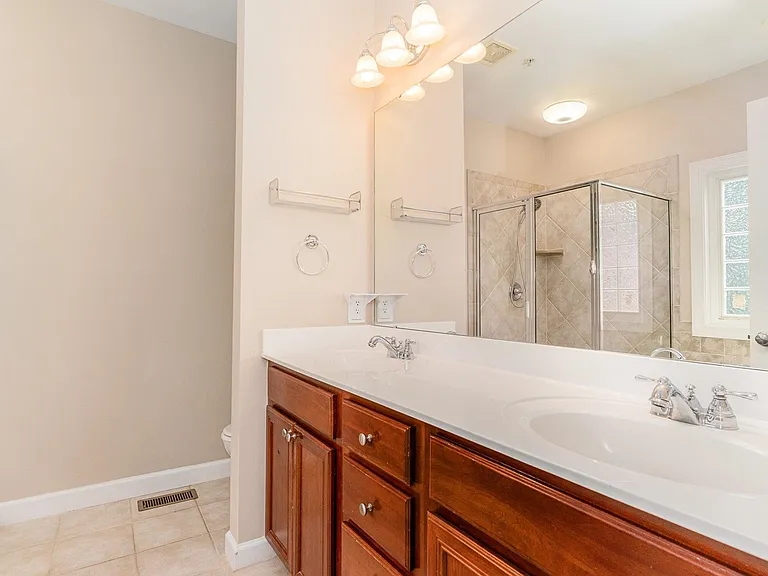 114 Primrose Ln — Photo 15