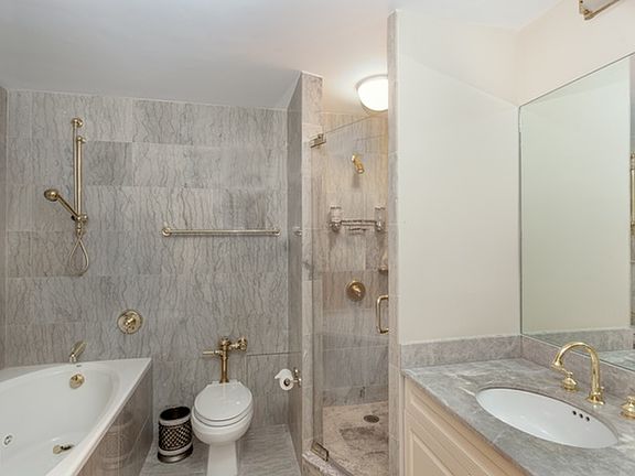 4th image of 15 W 53rd St #32E