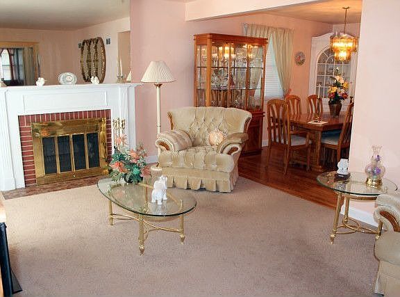 2nd image of 1358 Newcastle Ave