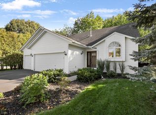 17318 Hummingbird Ct, Lakeville, MN 55044