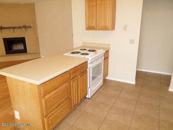 4th image of 1734 Village Ln