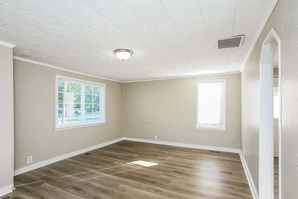 2 bed, 1.0 bath, 944 sqft, $1,455 — Photo 3