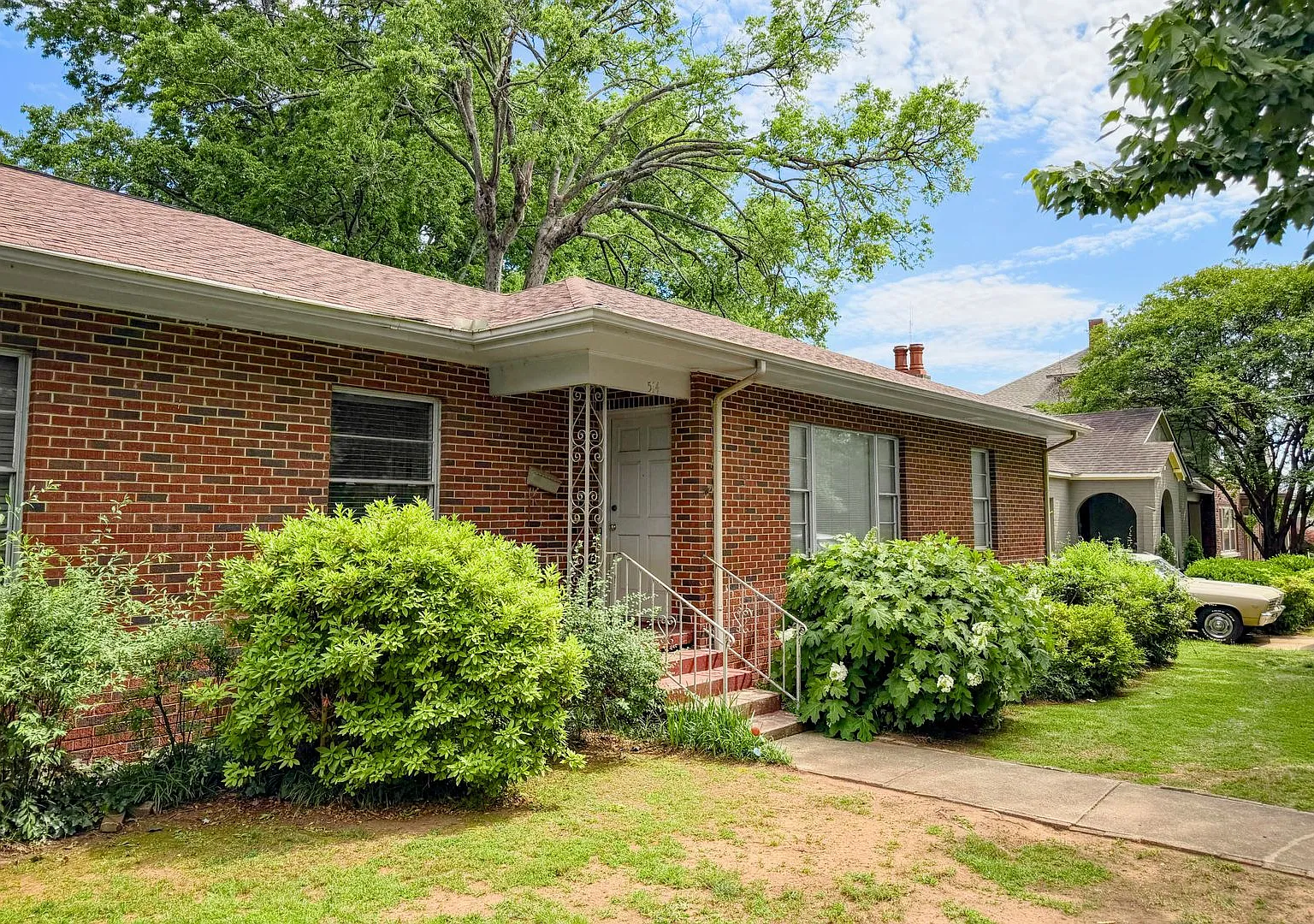 2 Bedroom / 1 Bath in Decatur's Historic District Available Now! Move In Special! — Photo 1