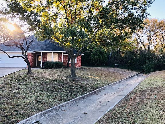 4th image of 820 Brittany Dr