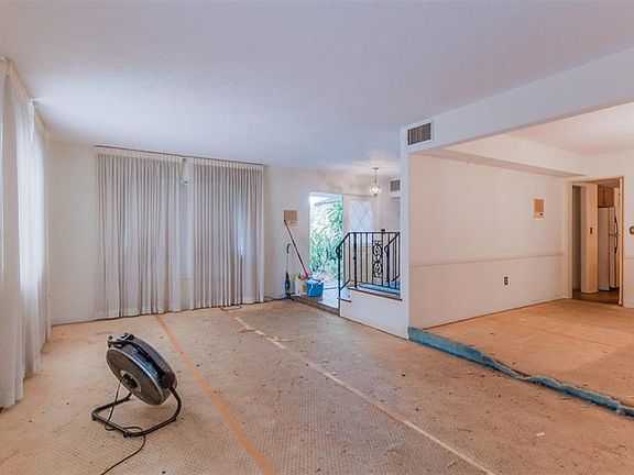 4th image of 1851 Almeria Way S