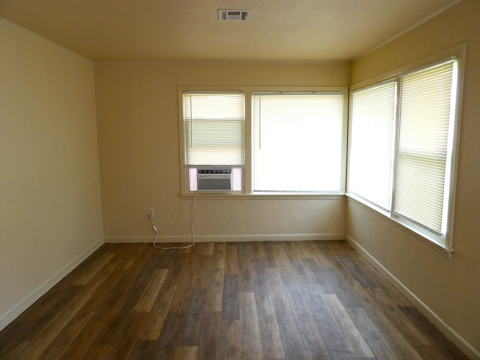 2 bed, 1031 sqft, $650 — Photo 2