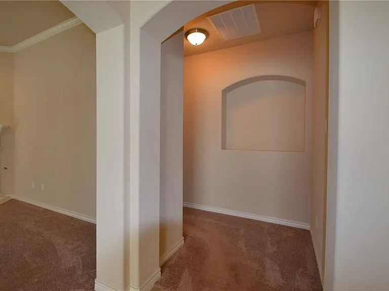 804 Willow Wood Dr — Photo 9