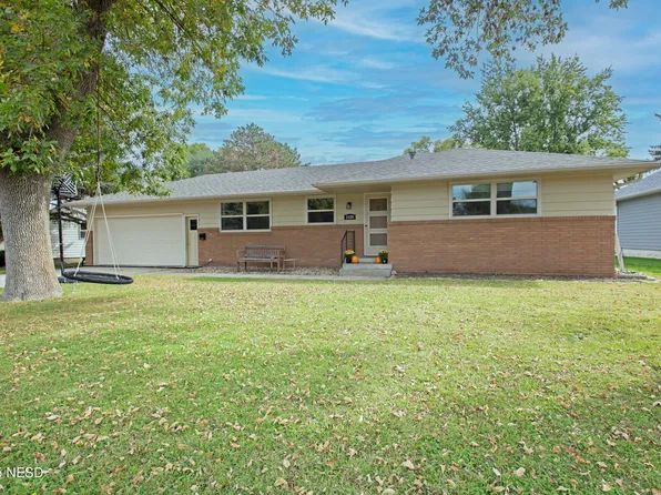 1124 Skyline Dr, Watertown, SD 57201