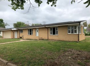 218 S Maple St, Pretty Prairie, KS 67570