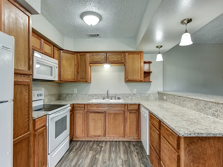 2050 S Saunders St — Photo 22