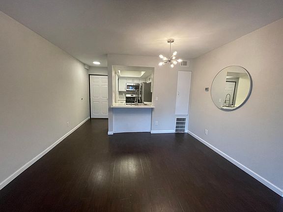 5th image of 2250 N Niagara St APT 115