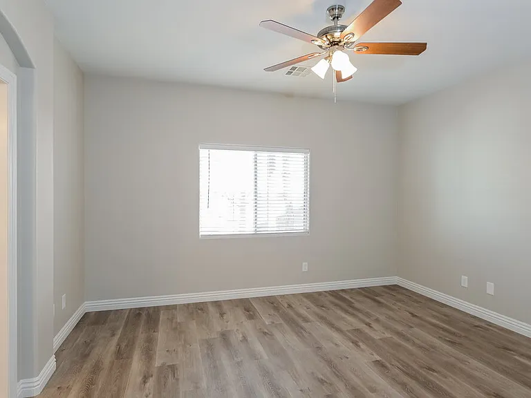 1132 Aldenwood Ave — Photo 13