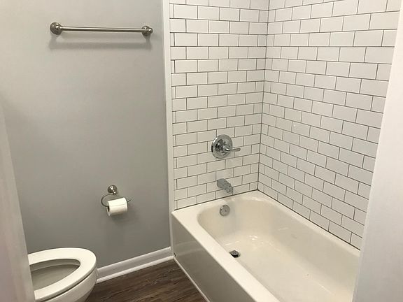 5th image of 120 Dreamland St