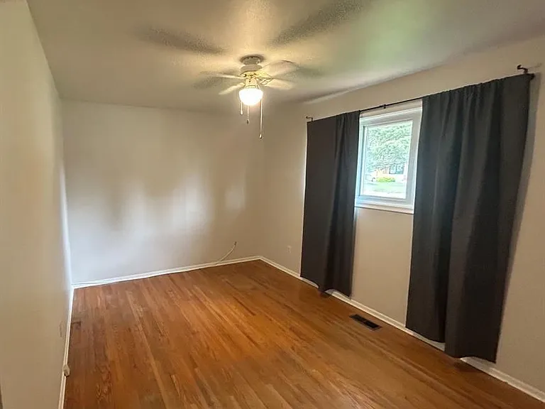 6 Montgomery St #MAIN FLOOR — Photo 6