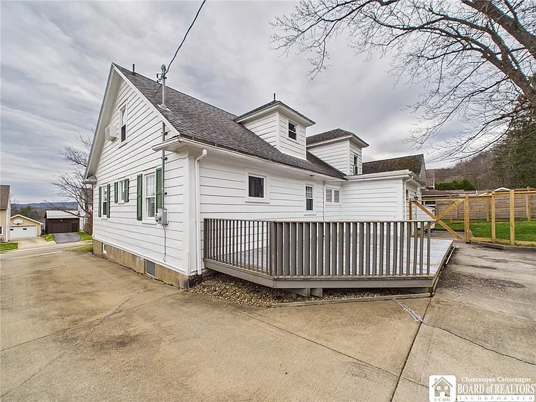 422 York St — Photo 38
