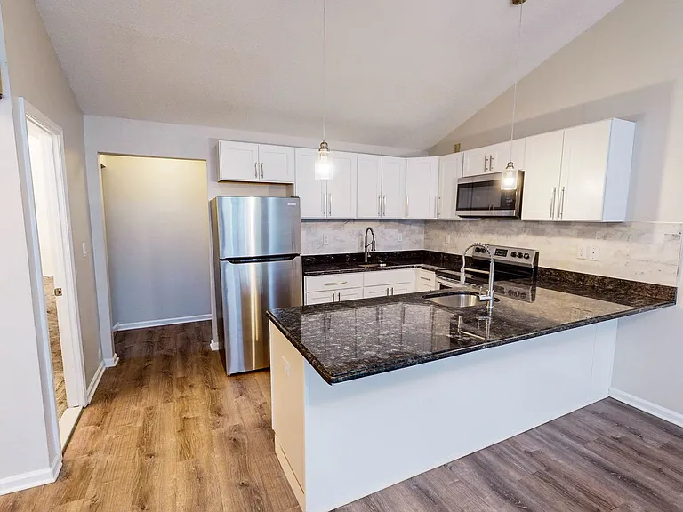471 Whalley Ave #P — Photo 2