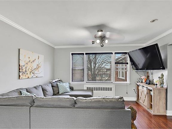 3rd image of 2 Soundview Ave #A2d