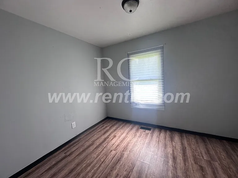 1204 Giddings St — Photo 9