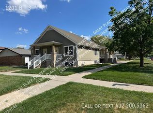 1201 Three Pines Ct #B, Lincoln, NE 68510