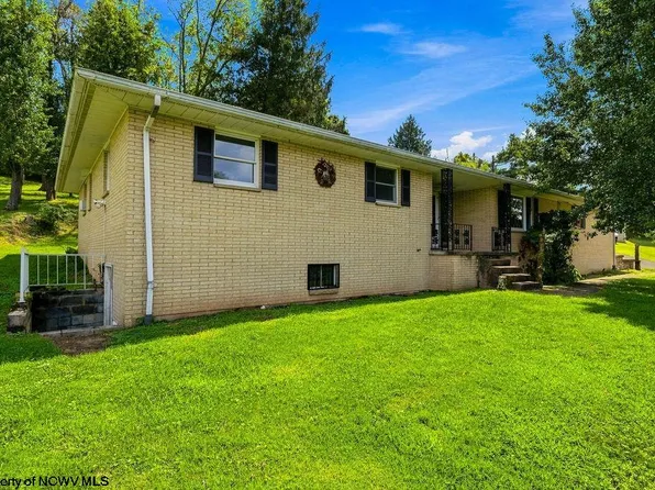 30 Cleveland Ave, Clarksburg, WV 26301