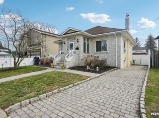 70 Delford Ave, Bergenfield, NJ 07621
