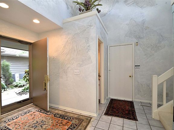 4th image of 3 Deerfield Ln