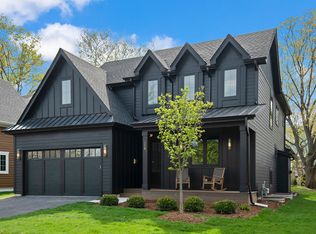 326 Montgomery Ln, Glenview, IL