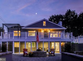 2713 James Dr, Alexandria, VA 22303