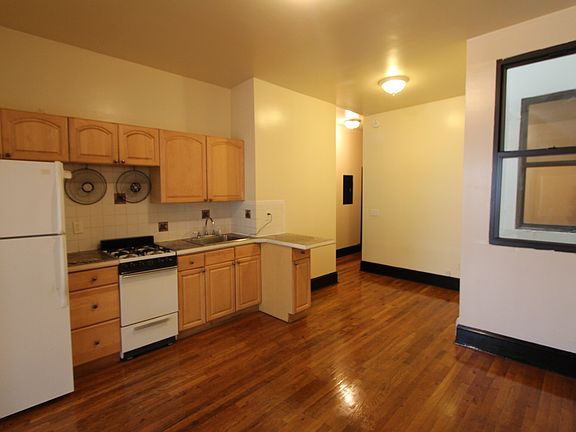 3rd image of 379 W 125th St APT 1