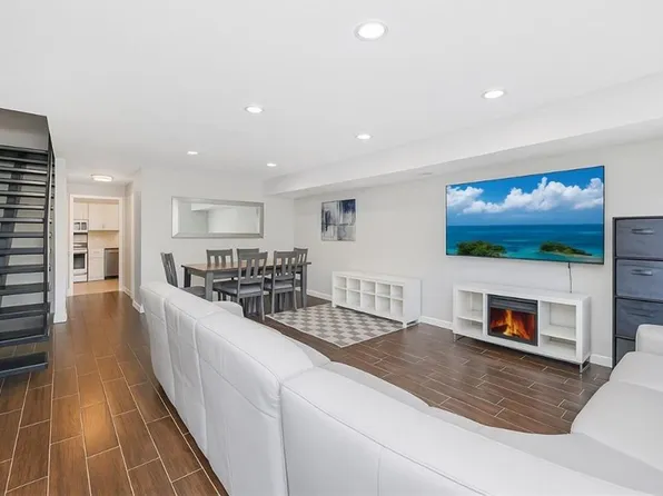 69 Rolling Hill Green image 1 of 30